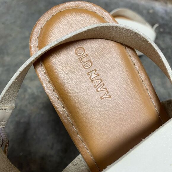 Old Navy Cream Leather Sandal Size 9 - Picture 4 of 5
